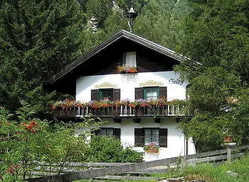 Hotel Haus Lindy 4*